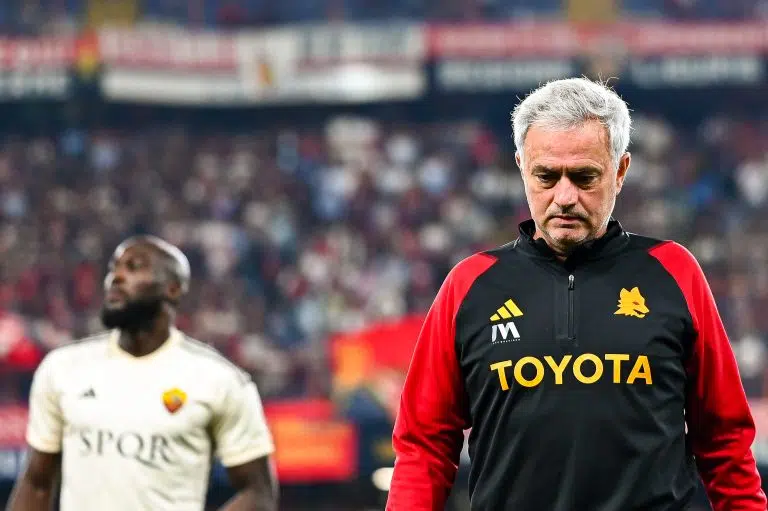 Roma Fans Unhappy With Mourinho, Players After Genoa Thrashing